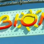 Colourful Flat Next To The Beach-beahost بيبيوني