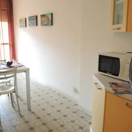 Apartmán Colourful Flat Next To The Beach-beahost *
