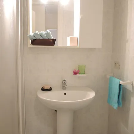 Colourful Flat Next To The Beach-beahost