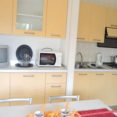 Colourful Flat Next To The Beach-beahost * بيبيوني