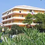 Colourful Flat Next To The Beach-beahost *