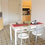 Colourful Flat Next To The Beach-beahost 比比翁