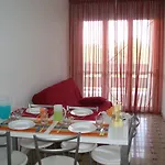 Colourful Flat Next To The Beach-beahost 比比翁