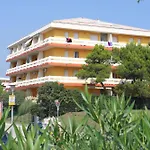 Colourful Flat Next To The Beach-beahost