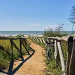 Colourful Flat Next To The Beach-beahost * 比比翁
