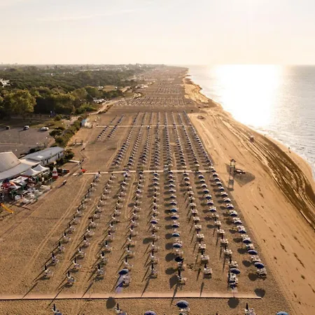 Colourful Flat Next To The Beach-beahost *