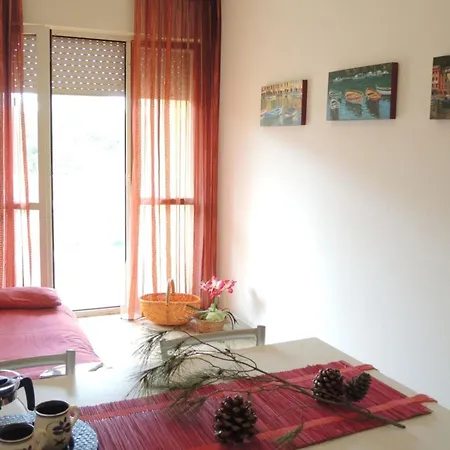 Colourful Flat Next To The Beach-beahost