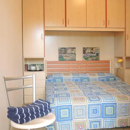 Colourful Flat Next To The Beach-beahost * Бибионе