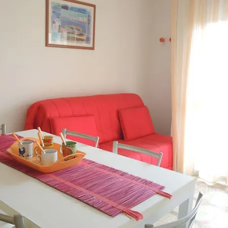 Apartment Colourful Flat Next To The Beach-beahost *