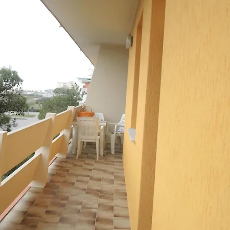 아파트 Colourful Flat Next To The Beach-beahost *