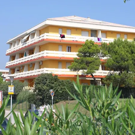 Colourful Flat Next To The Beach-beahost