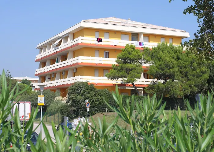 Colourful Flat Next To The Beach-beahost *