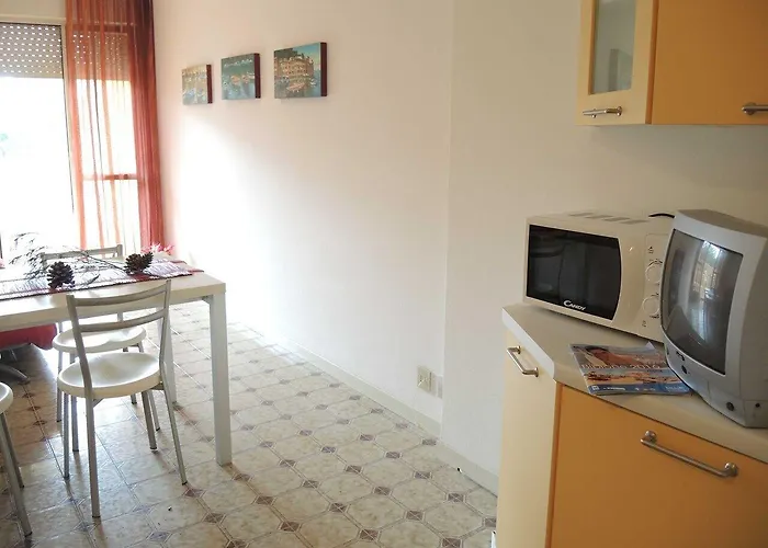 Colourful Flat Next To The Beach-beahost *