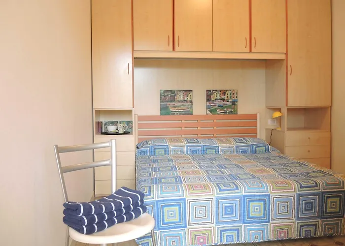 Apartment Colourful Flat Next To The Beach-beahost