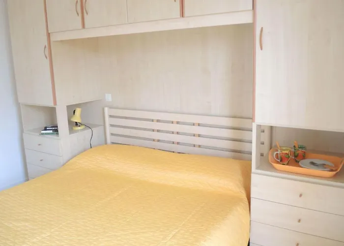 Colourful Flat Next To The Beach-beahost Apartman