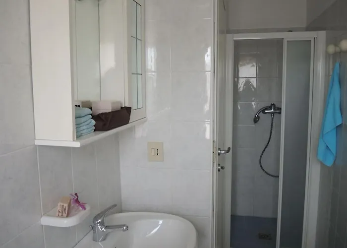 Apartment Colourful Flat Next To The Beach-beahost